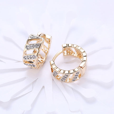 Diamond Cut Opening Huggie Earring in 18K Gold Plated
