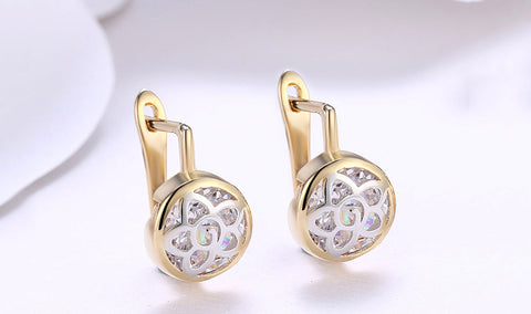 14K Gold Plating White Sapphire Daisy Design Circular Clip On Earrings