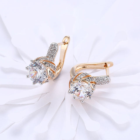 Vienna 1.00 Ct White Topaz Round Cut Huggie Earring in 18K Gold Plated
